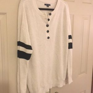 American Eagle pullover